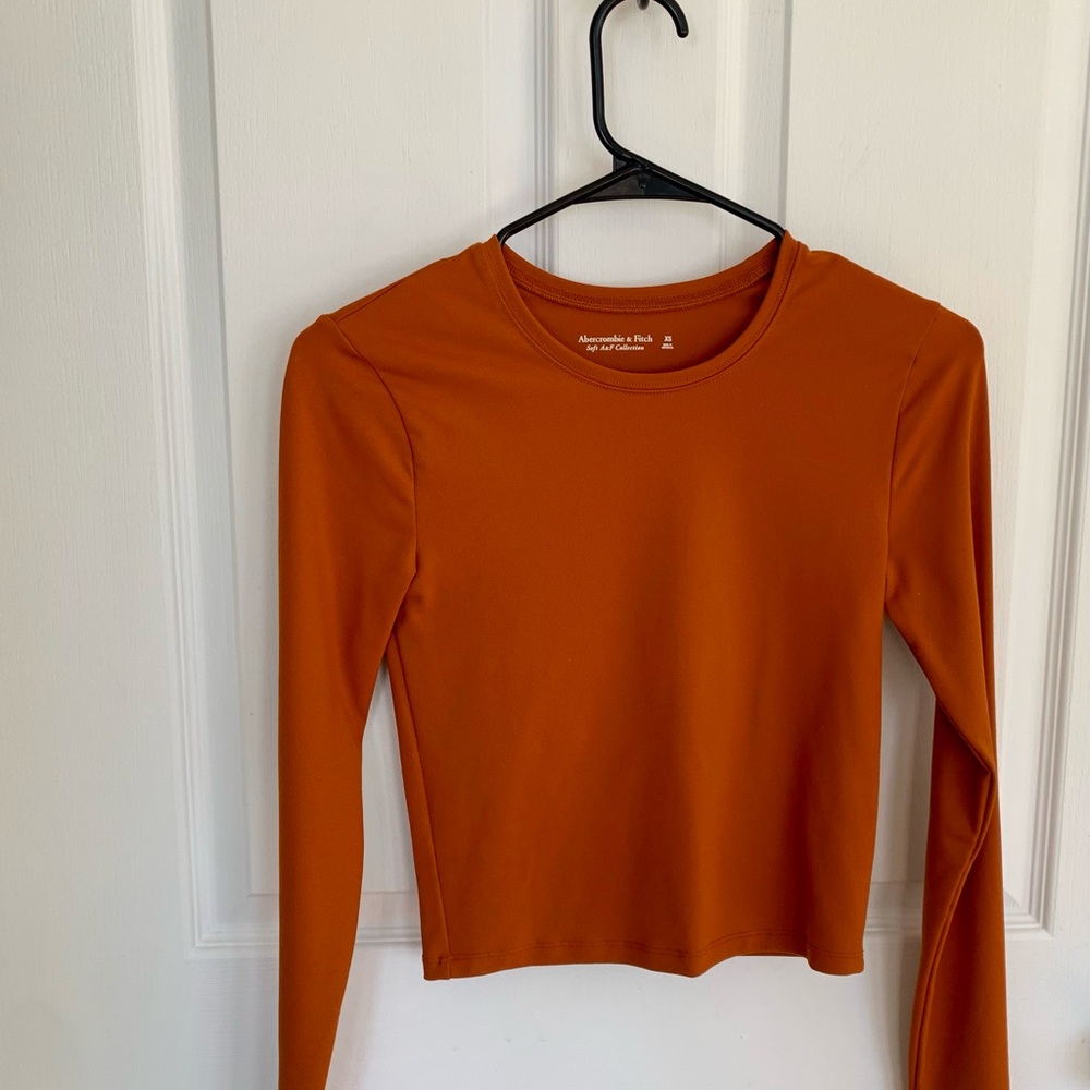 🍄3/29🍄Abercrombie & Fitch Rust Long Sleeve Tee